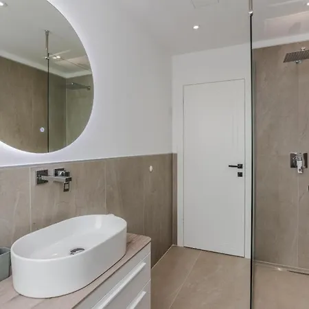 Apartamento Ivani Sukošan