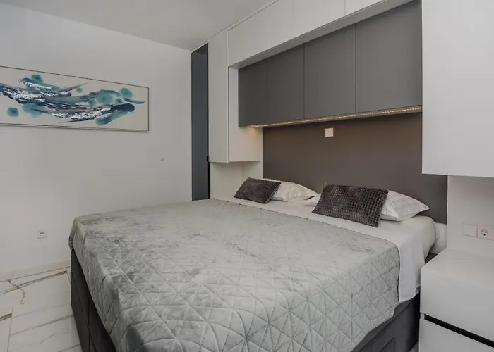 Apartament Ivani *